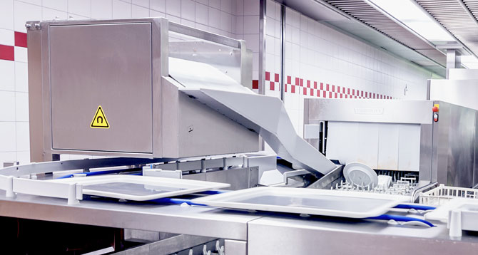 Close-up of the FLOW Line featuring a stainless steel cutlery slide for efficient and hygienic sorting in a professional tray washing system, ensuring maximum hygiene and workflow optimization.