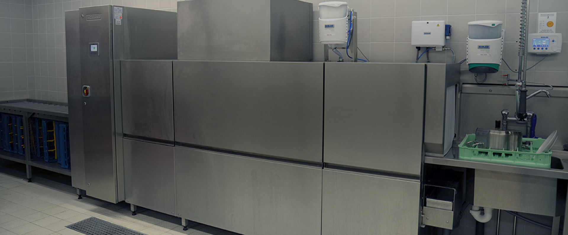 HOBART rack‑type dishwashing system installed in the Stone Brewing Berlin back‑of‑house area, featuring stainless steel construction and automated cleaning zones for high‑volume dishwashing.